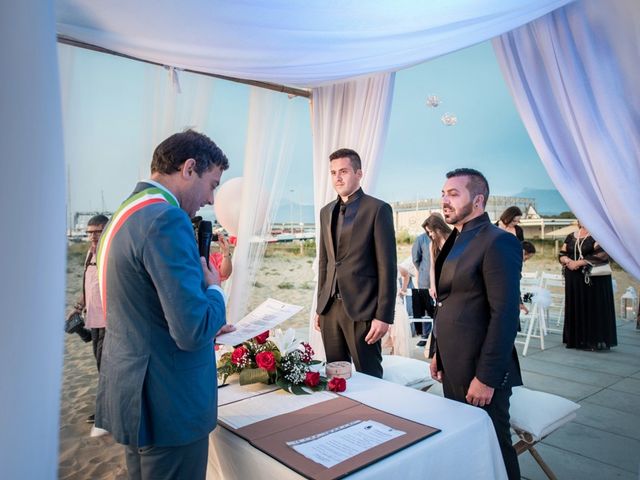 Il matrimonio di Fabrizio e Sergio a Viareggio, Lucca 36