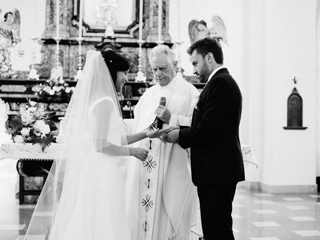 Il matrimonio di Massimiliano e Alessia a Cadrezzate, Varese 27