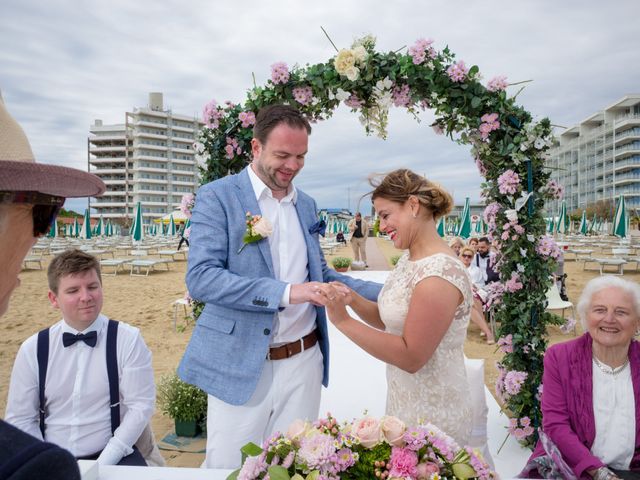 Il matrimonio di Alexander e Nina a Jesolo, Venezia 90