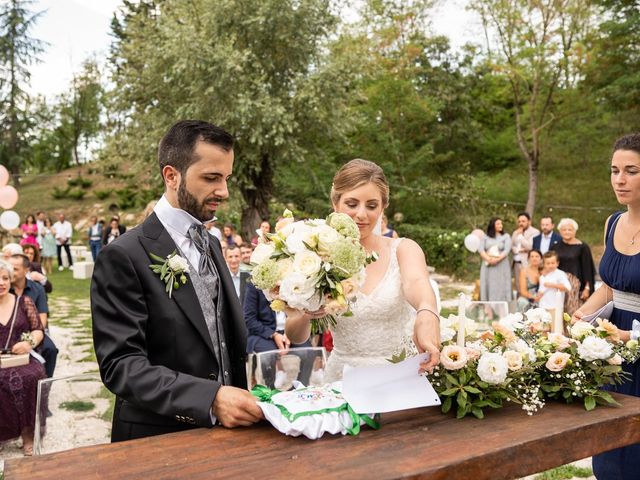 Il matrimonio di Mattia e Laura a Castellina in Chianti, Siena 39