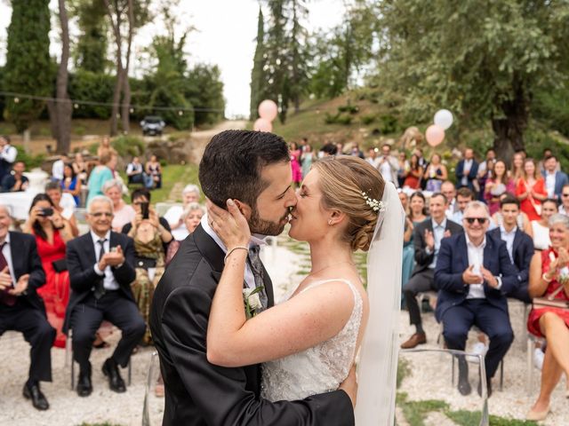 Il matrimonio di Mattia e Laura a Castellina in Chianti, Siena 43