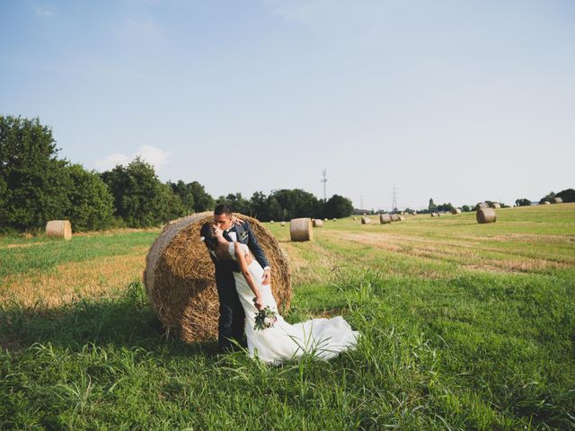 Il matrimonio di Simone e Claudia a Muggiò, Monza e Brianza 32