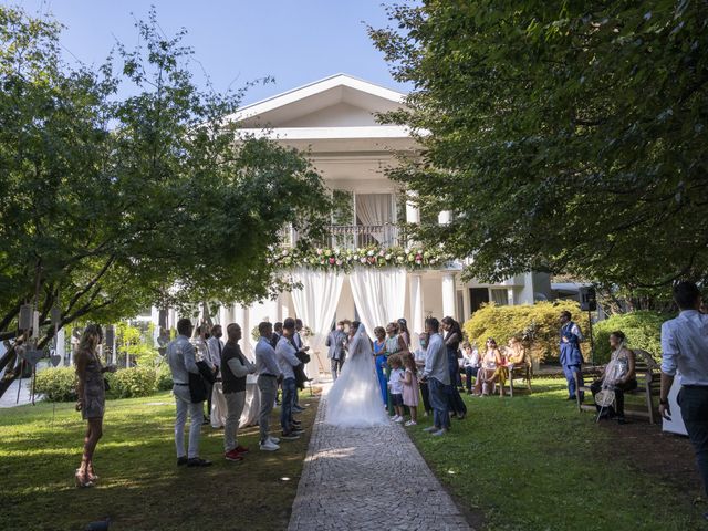 Il matrimonio di Roberto e Greta a Cermenate, Como 35