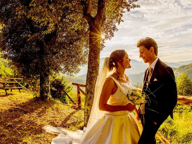 Il matrimonio di Matteo e Irene a Castelnuovo di Garfagnana, Lucca 41