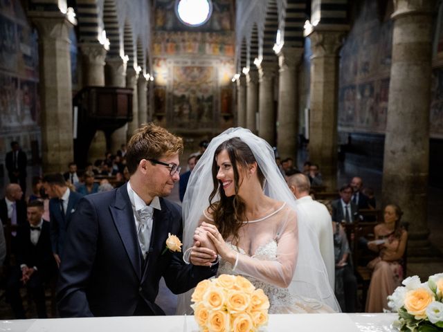 Il matrimonio di Simone e Cristiana a San Gimignano, Siena 13