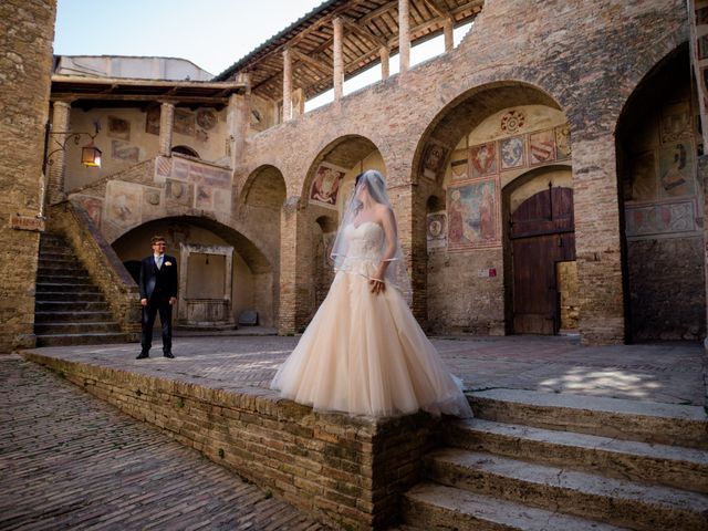 Il matrimonio di Simone e Cristiana a San Gimignano, Siena 20