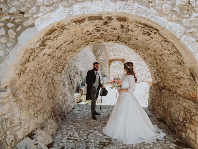 Il matrimonio di Enzo e Roberta a Capestrano, L&apos;Aquila 131