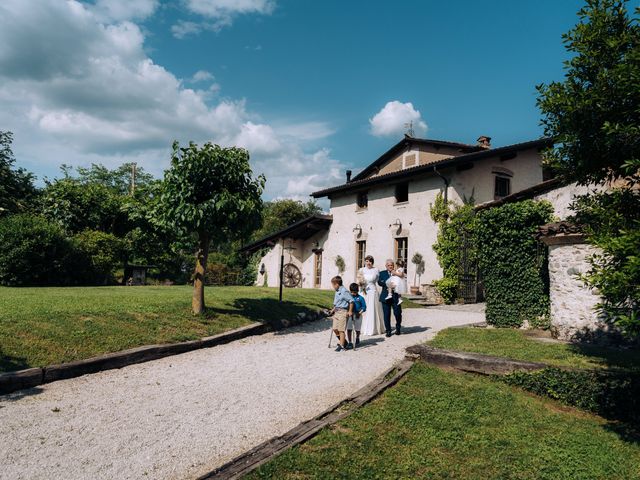 Il matrimonio di Massimiliano e Valentina a Clivio, Varese 30