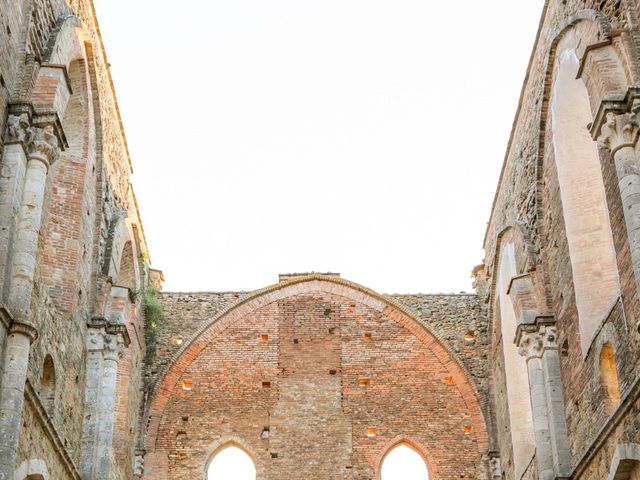 Il matrimonio di Giuseppe e Elena a Chiusdino, Siena 23