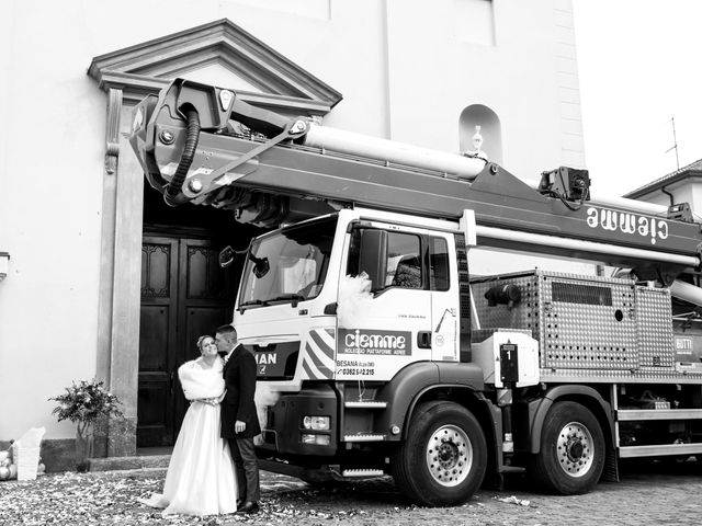 Il matrimonio di Mattia e Silvia a Brenna, Como 17