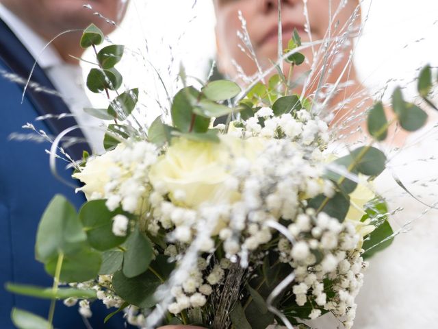 Il matrimonio di Mattia e Silvia a Brenna, Como 22