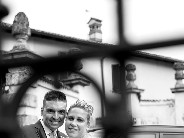 Il matrimonio di Mattia e Silvia a Brenna, Como 23