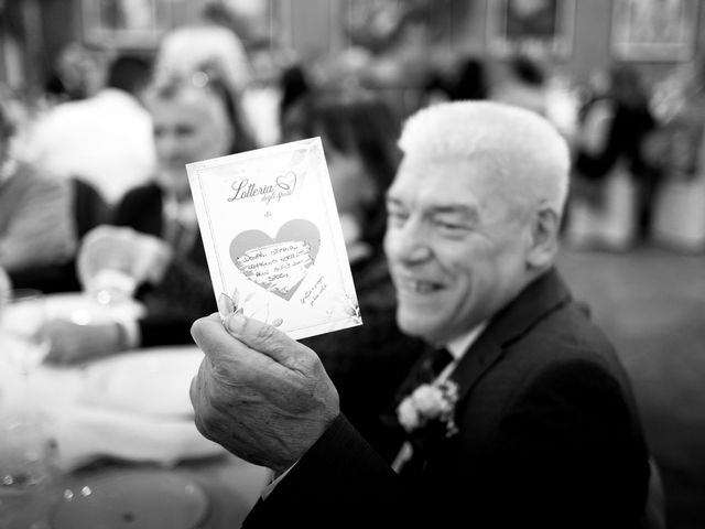 Il matrimonio di Mattia e Silvia a Brenna, Como 30