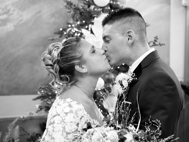 Il matrimonio di Mattia e Silvia a Brenna, Como 32