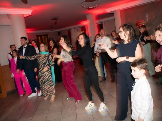 Il matrimonio di Mattia e Silvia a Brenna, Como 38