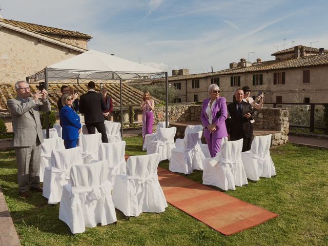 Il matrimonio di Enrico e Valentina a Monteriggioni, Siena 22