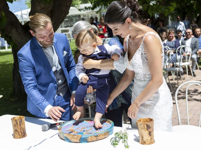 Il matrimonio di Robert e Giulia a Serra de&apos; Conti, Ancona 47