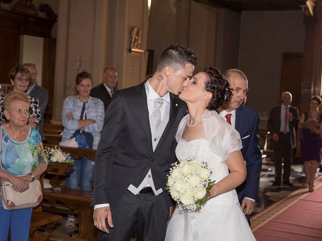 Il matrimonio di Simone e Laura a Casnate con Bernate, Como 11