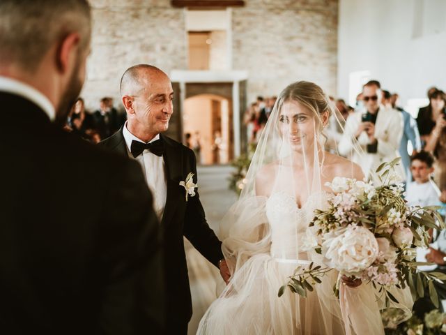 Il matrimonio di Martina e Fabio a Città Sant&apos;Angelo, Pescara 29