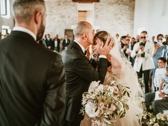 Il matrimonio di Martina e Fabio a Città Sant&apos;Angelo, Pescara 30