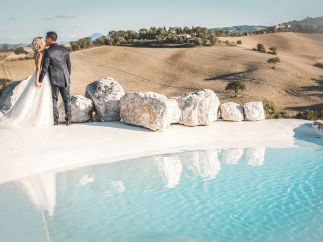 Il matrimonio di Simone e Lucia a Fossombrone, Pesaro - Urbino 17