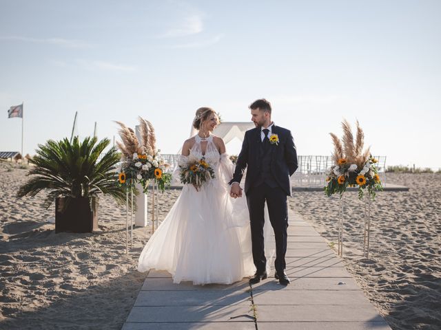 Il matrimonio di Manuel e Angelika a Viareggio, Lucca 25