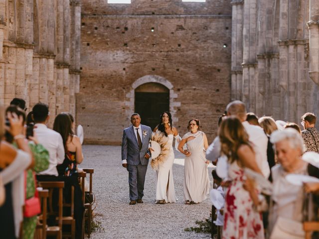 Il matrimonio di Simone e Simona a Chiusdino, Siena 55