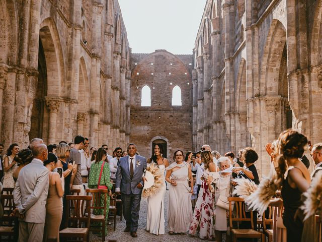 Il matrimonio di Simone e Simona a Chiusdino, Siena 56