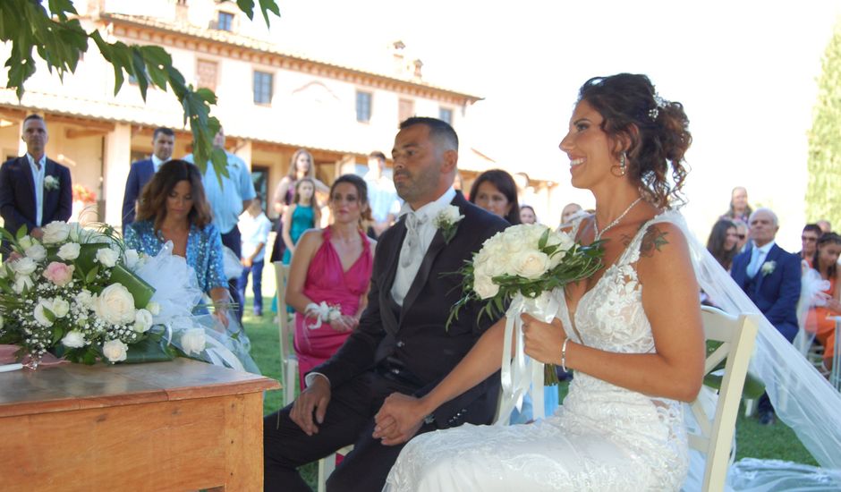 Il matrimonio di Valdet e Elena a Palaia, Pisa