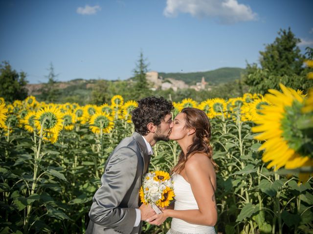 Il matrimonio di Denis e Giulia a Sant&apos;Agata Feltria, Pesaro - Urbino 13