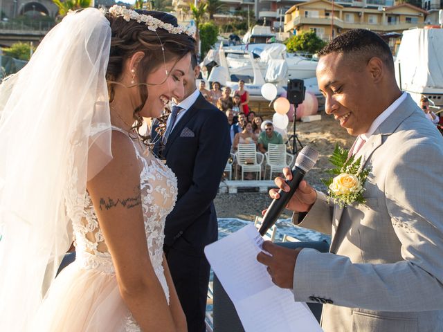 Il matrimonio di Matheus e Laura a Messina, Messina 32