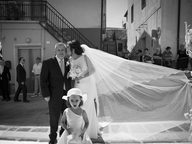 Il matrimonio di Enza e Luciano a Barile, Potenza 16