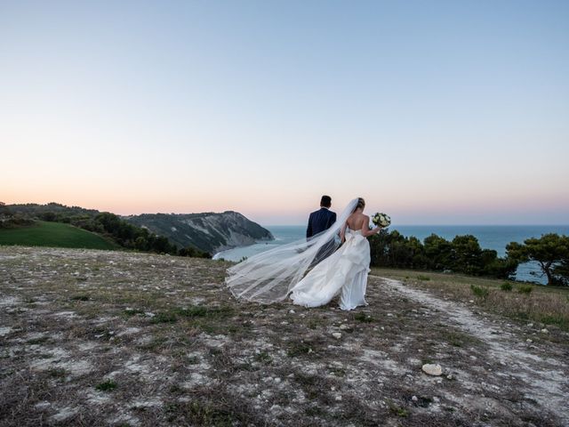 Il matrimonio di Roberto e Romina a Numana, Ancona 21