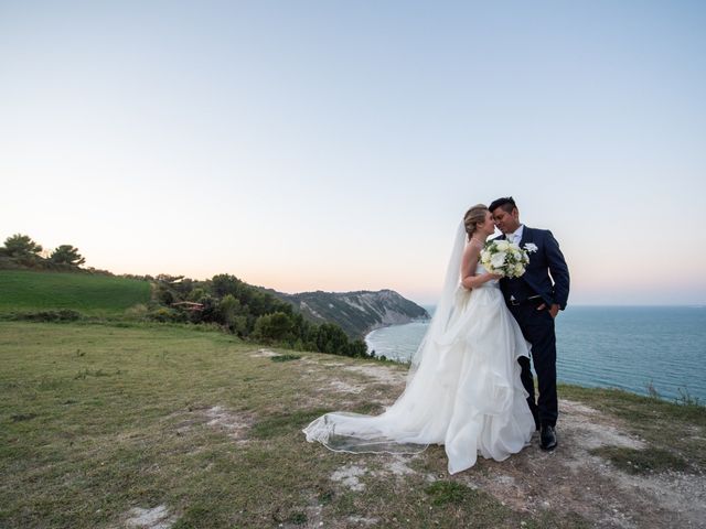 Il matrimonio di Roberto e Romina a Numana, Ancona 22