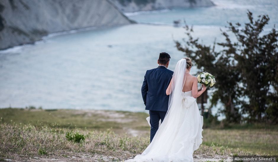 Il matrimonio di Roberto e Romina a Numana, Ancona