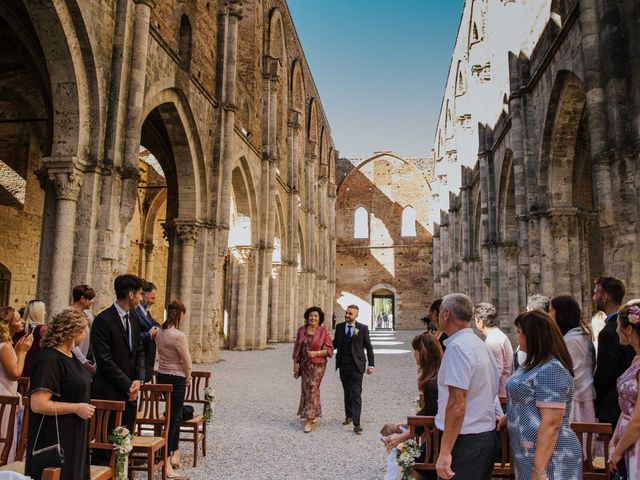 Il matrimonio di Dumitru e Iuliana a Chiusdino, Siena 16