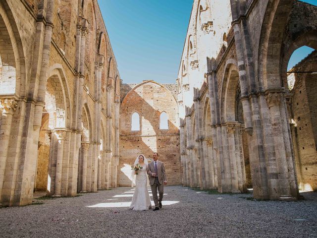 Il matrimonio di Dumitru e Iuliana a Chiusdino, Siena 17