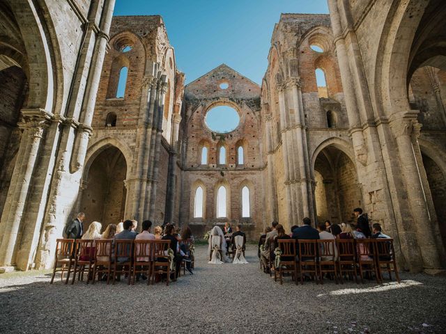 Il matrimonio di Dumitru e Iuliana a Chiusdino, Siena 28