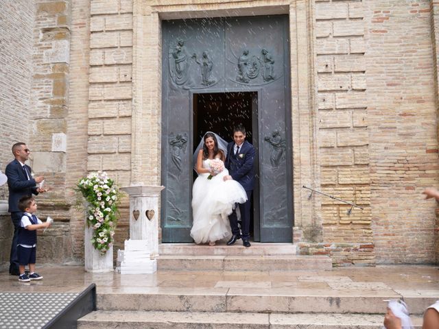 Il matrimonio di Luca e Chiara a Vasto, Chieti 34