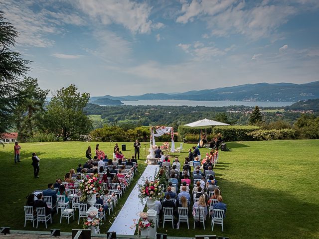 Il matrimonio di Simone e Chiara a Besozzo, Varese 17