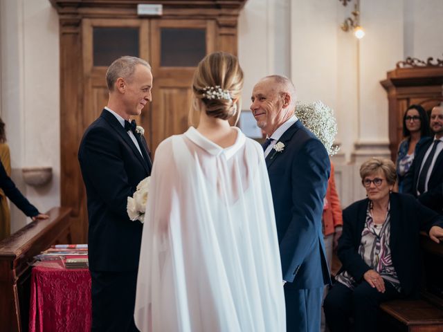 Il matrimonio di Tommaso e Viorica a Colle Umberto, Treviso 20