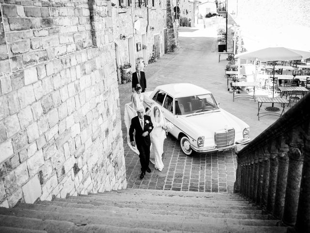 Il matrimonio di Andrea e Duilia a Barberino Val d'Elsa, Firenze 20