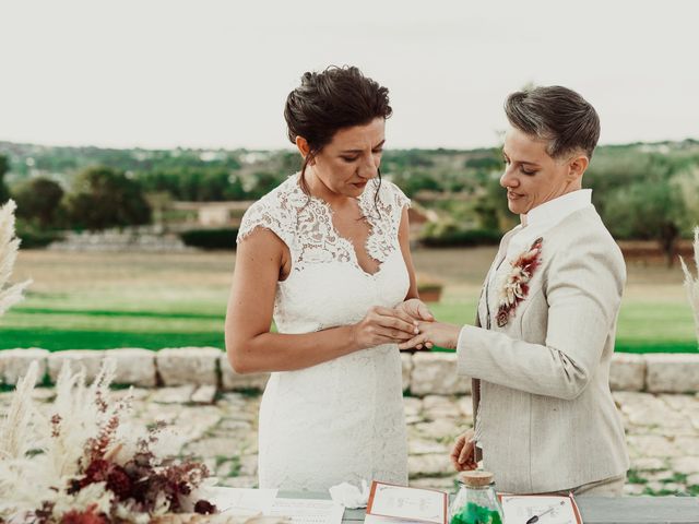 Il matrimonio di Valeria e Valentina a Taranto, Taranto 31