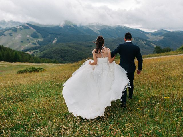 Il matrimonio di Laura e Loris a Roccaraso, L&apos;Aquila 9