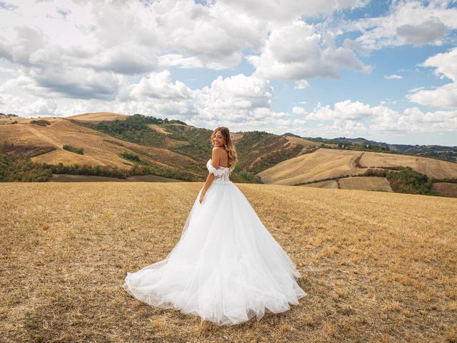 Il matrimonio di Luca e Isabella a Castel San Pietro Terme, Bologna 17