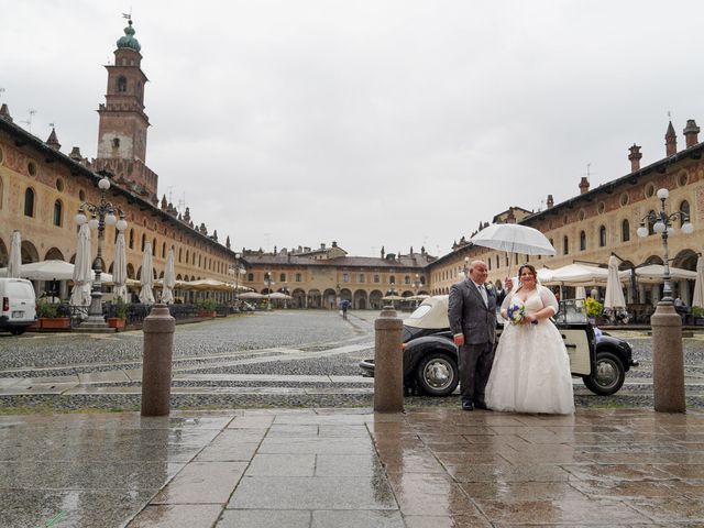 Il matrimonio di Enzo e Cristina a Vigevano, Pavia 21
