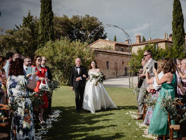 Il matrimonio di Ciaran e Bianca a Asciano, Siena 18