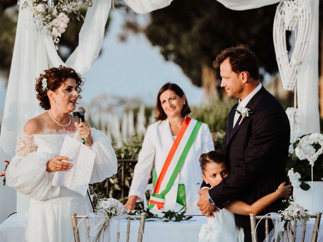 Il matrimonio di Wanderson e Bernadette a Villa San Giovanni, Reggio Calabria 8