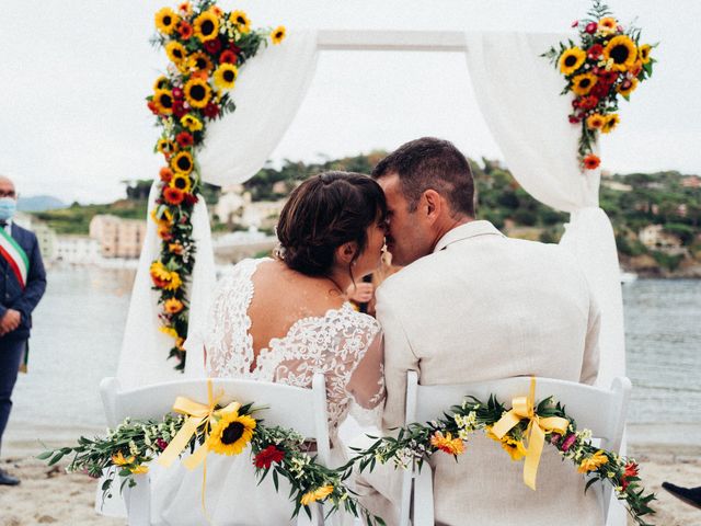 Il matrimonio di Mauro e Robin a Moneglia, Genova 32