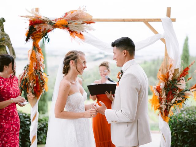 Il matrimonio di Christopher e Alena a Montespertoli, Firenze 43